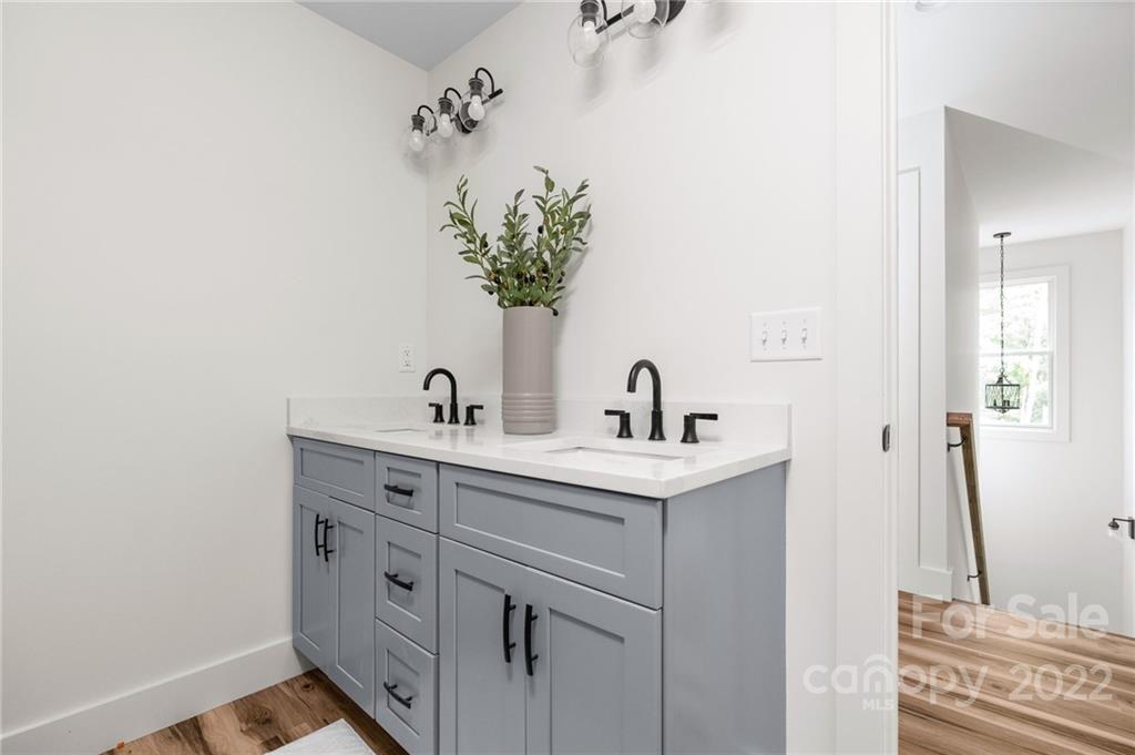 25 Jennifer Drive Hendersonville NC 28791
