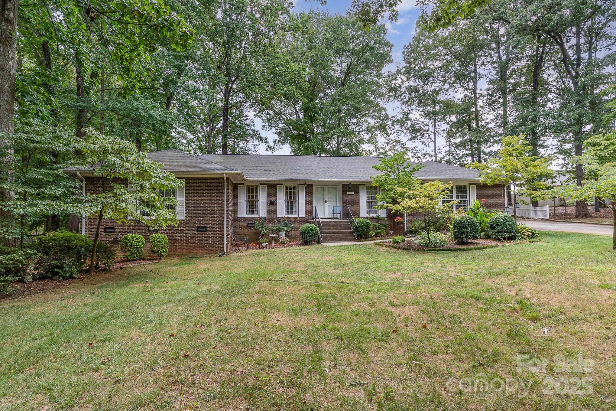10004 Snowflake Court Charlotte NC 28215