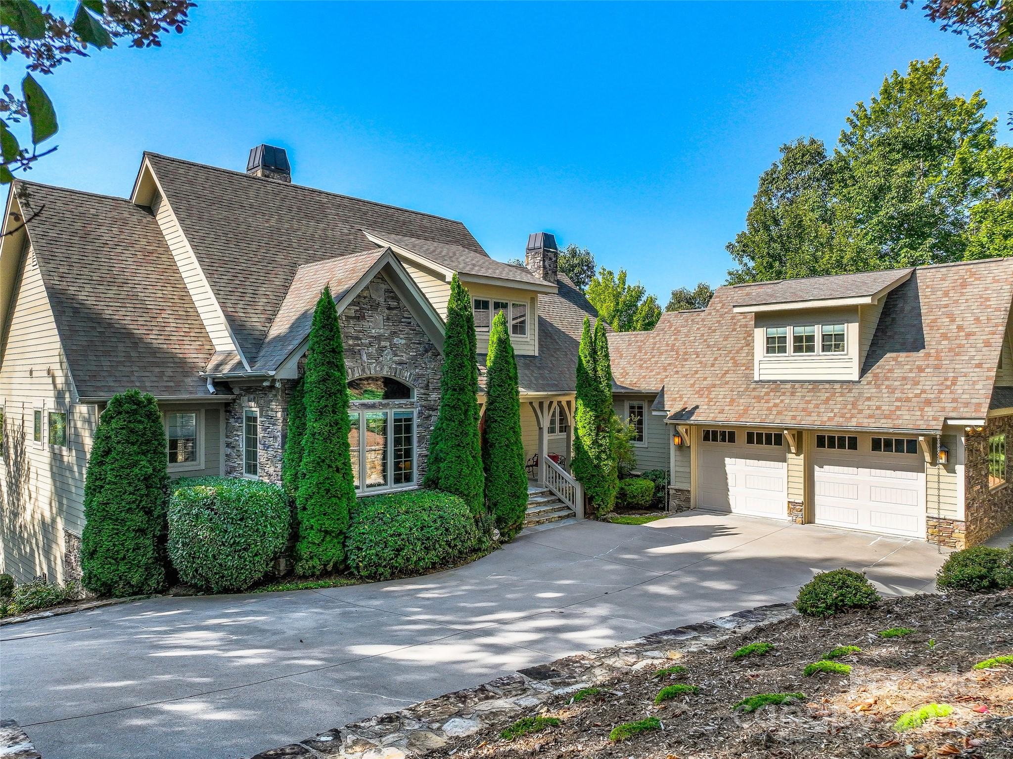 6 Yellow Wood Lane Horse Shoe NC 28742