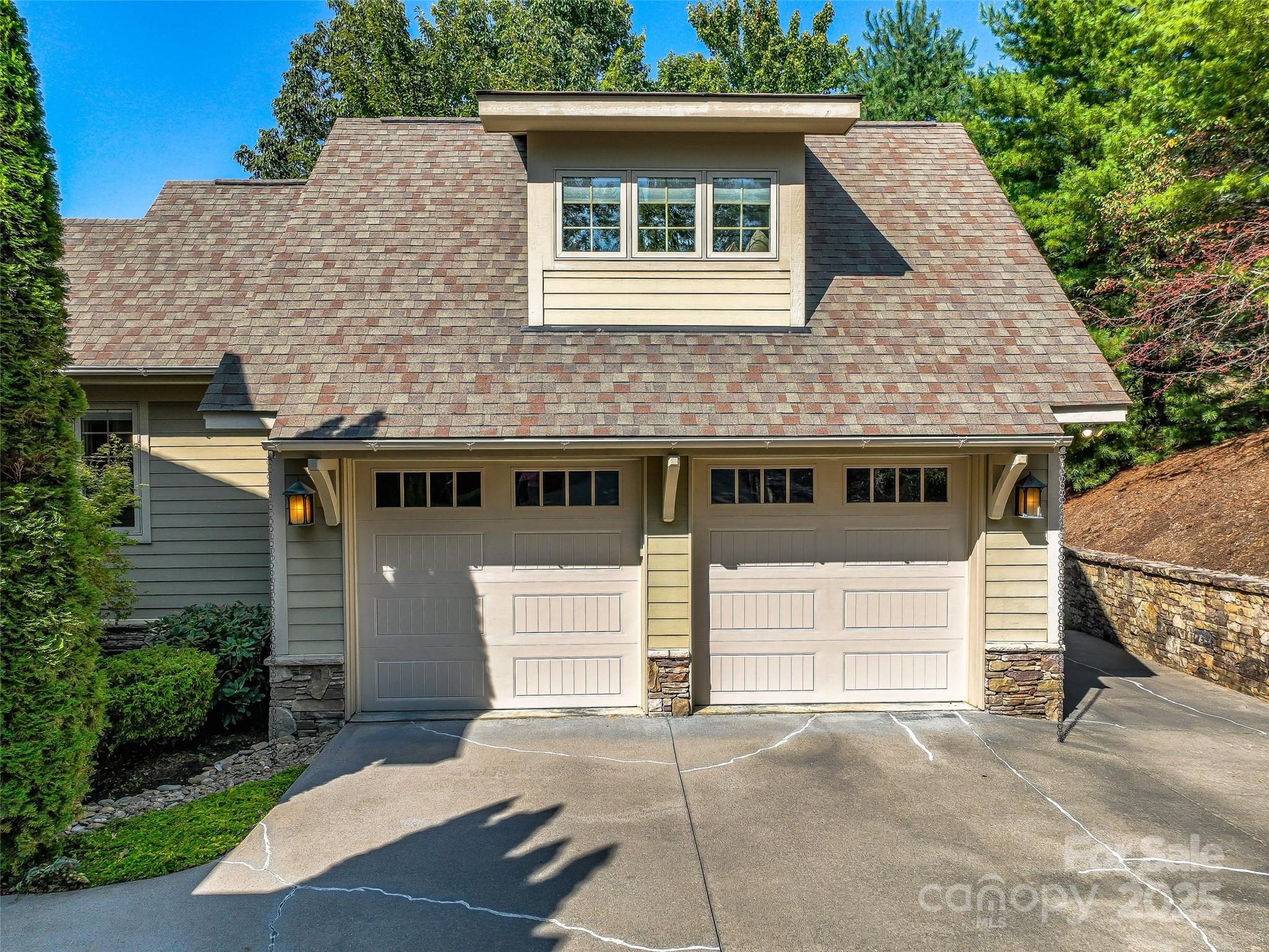 6 Yellow Wood Lane Horse Shoe NC 28742