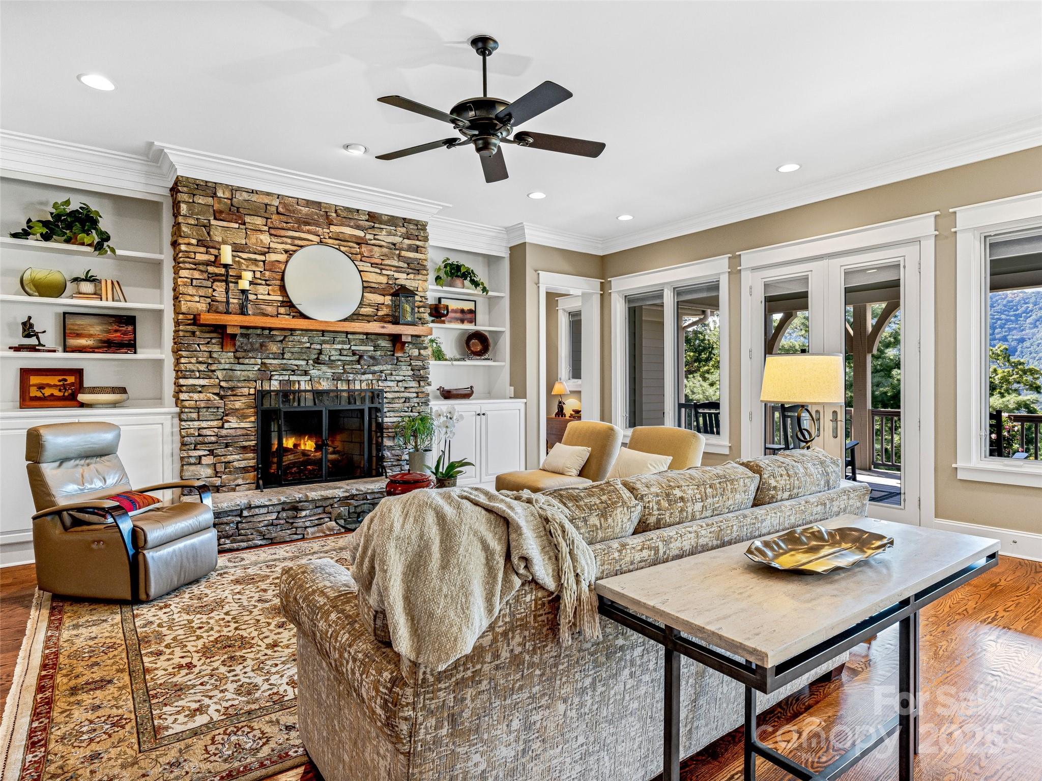 6 Yellow Wood Lane Horse Shoe NC 28742
