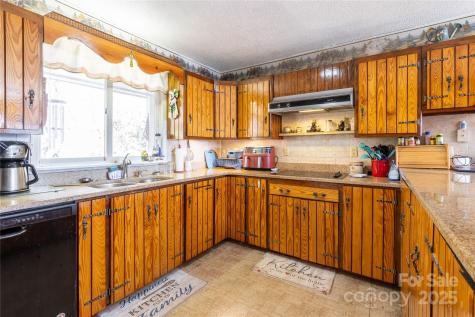 375 Rocky Face Lane Newland NC 28657