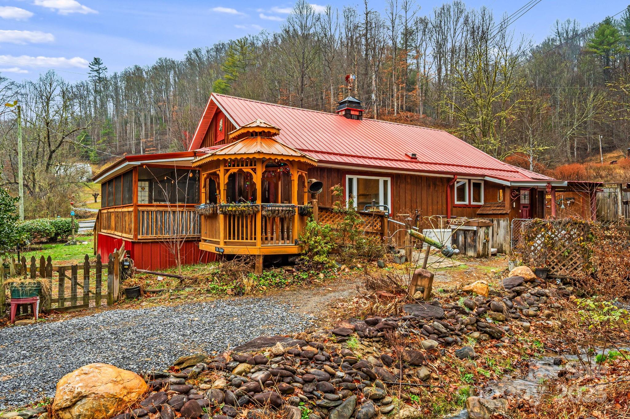 814 Little Creek Road Burnsville NC 28714
