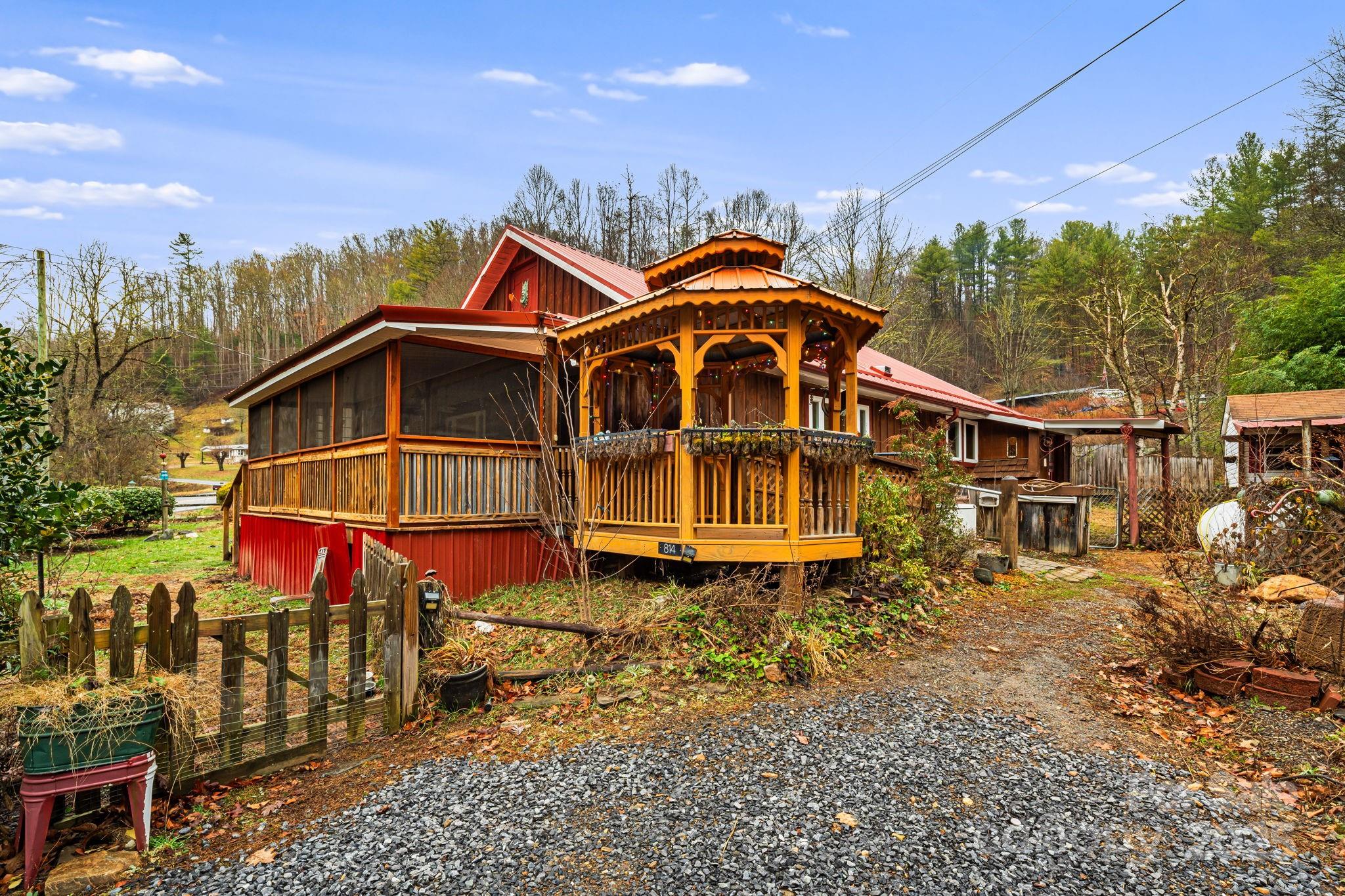 814 Little Creek Road Burnsville NC 28714
