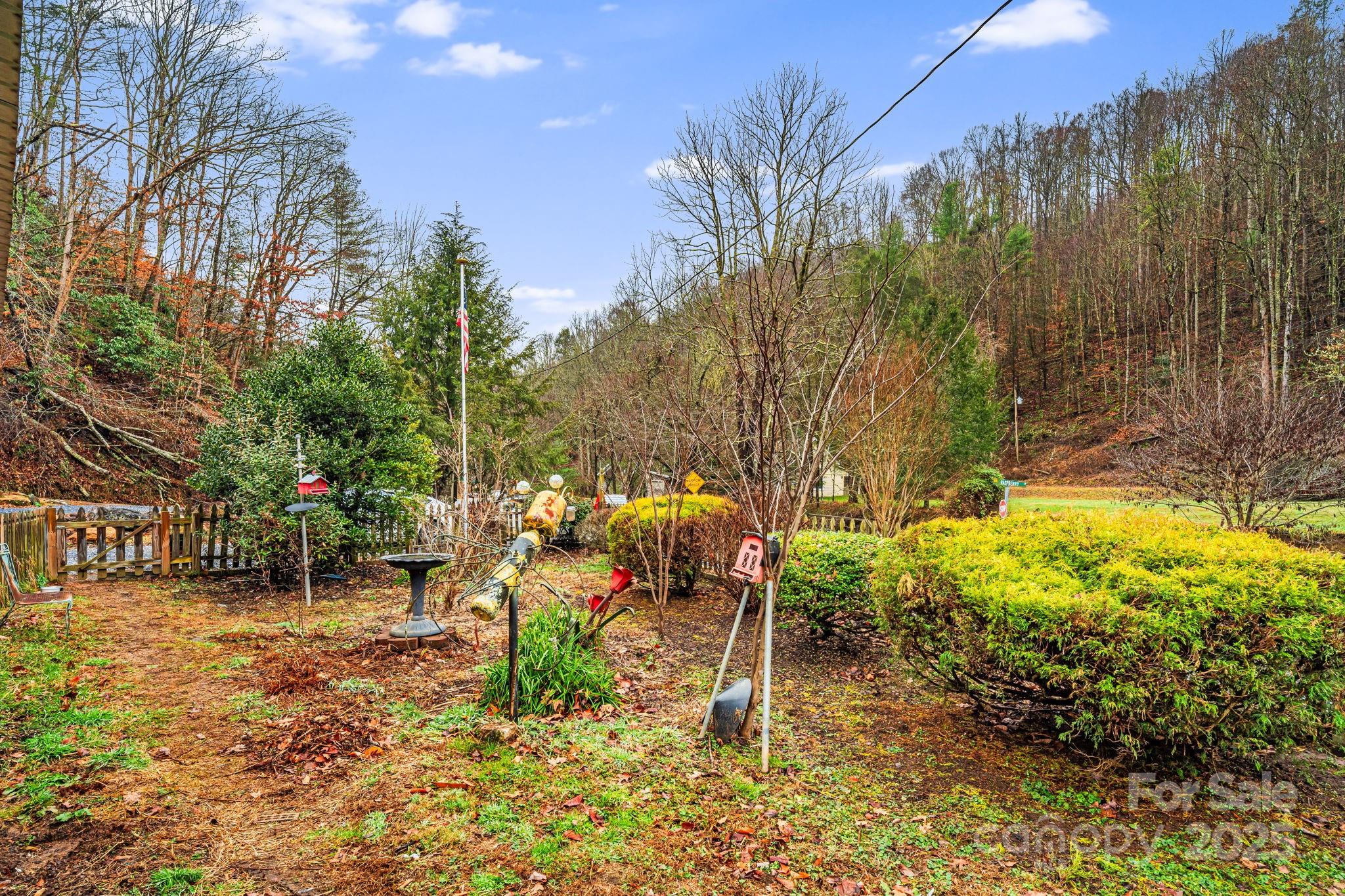 814 Little Creek Road Burnsville NC 28714