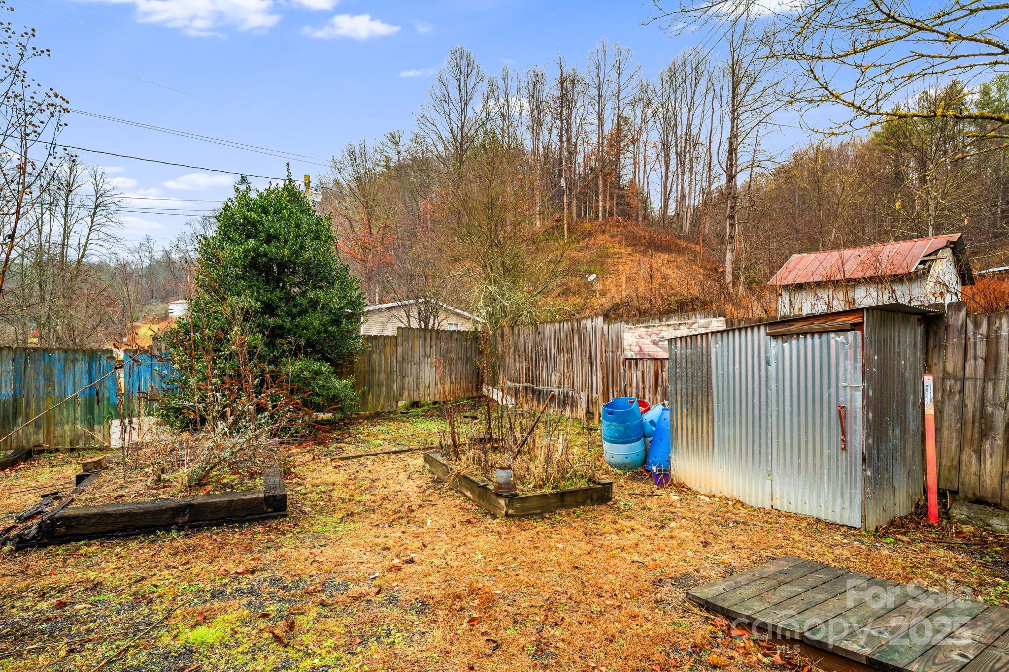 814 Little Creek Road Burnsville NC 28714