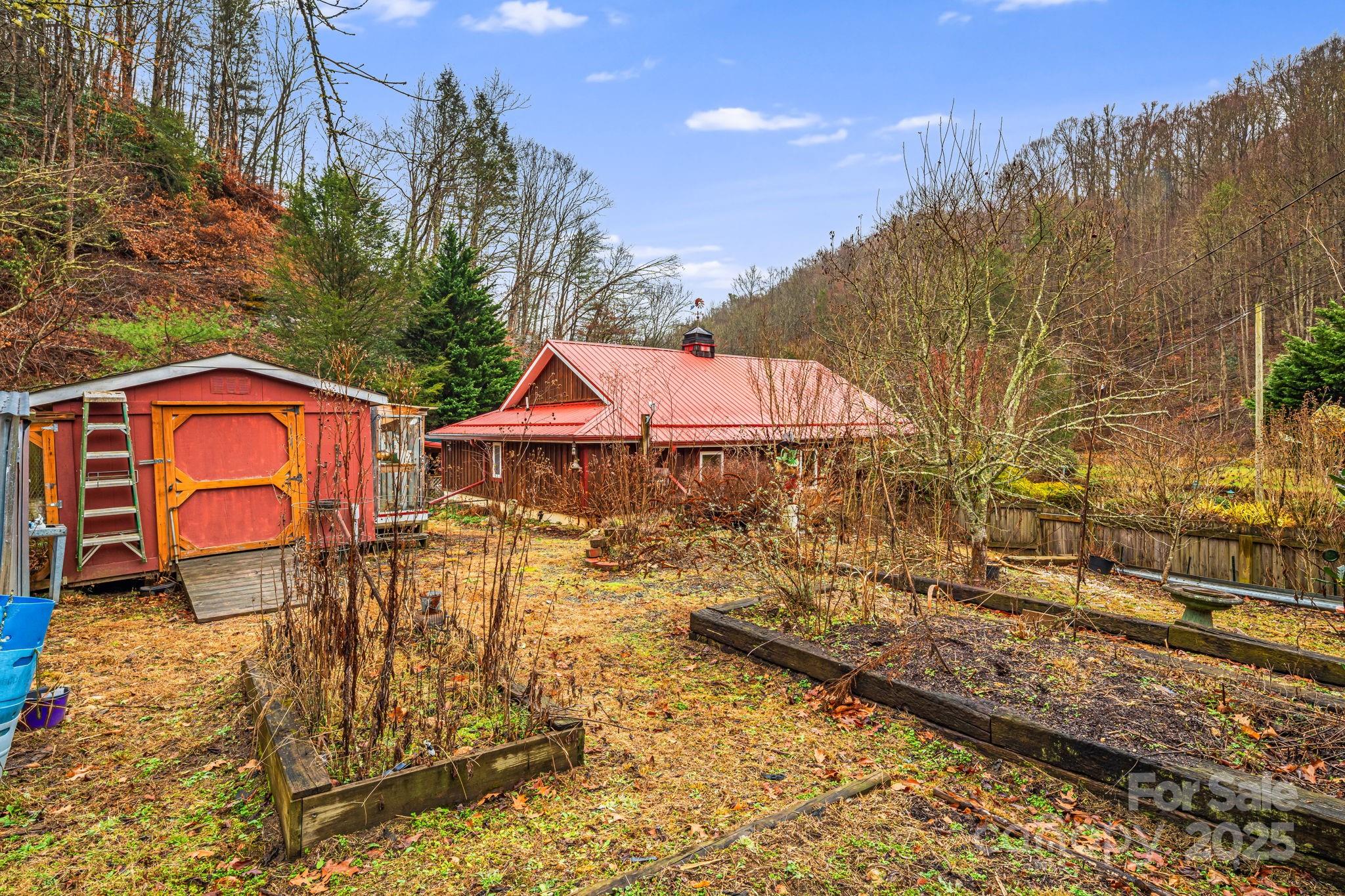 814 Little Creek Road Burnsville NC 28714