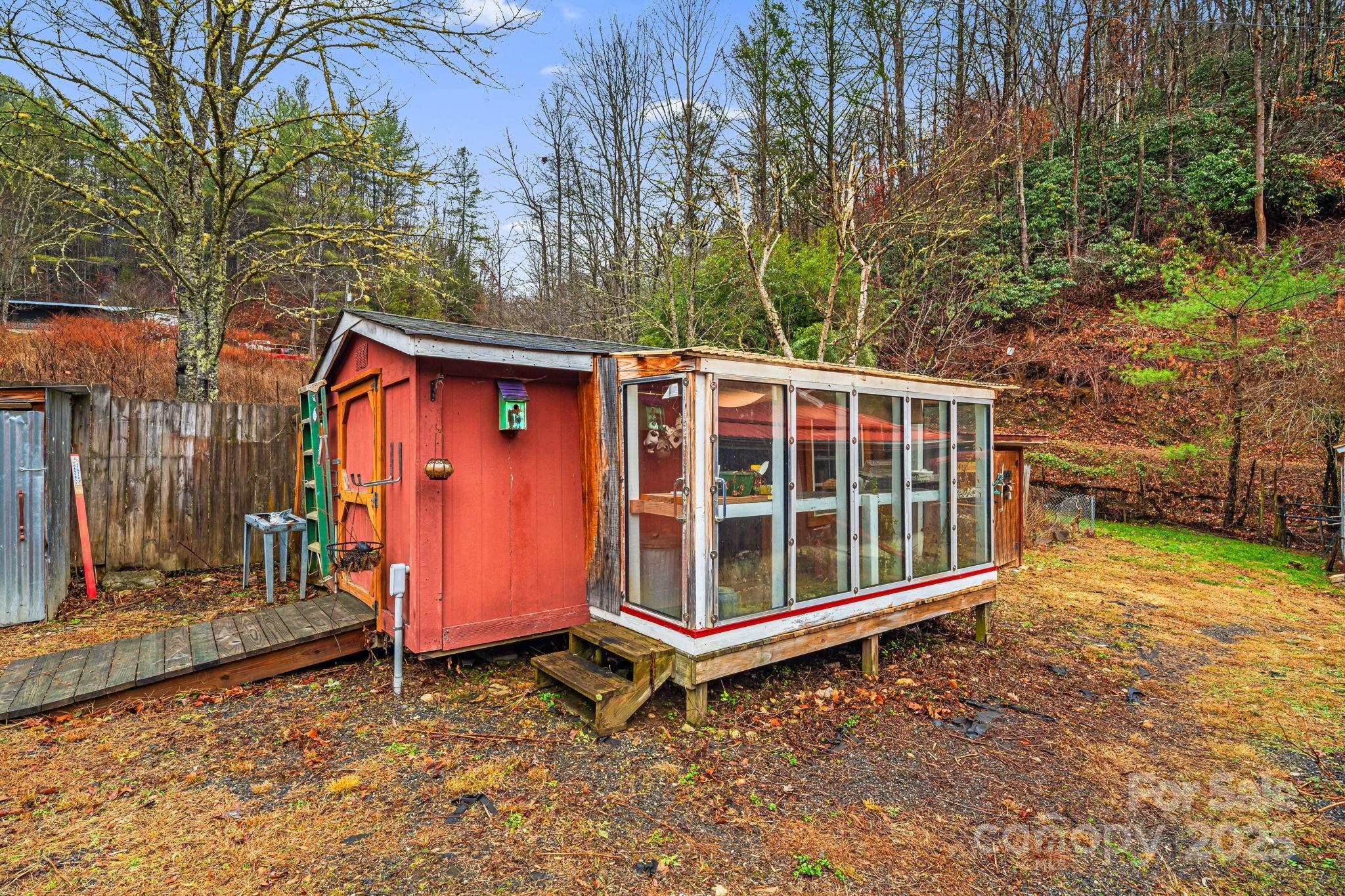 814 Little Creek Road Burnsville NC 28714