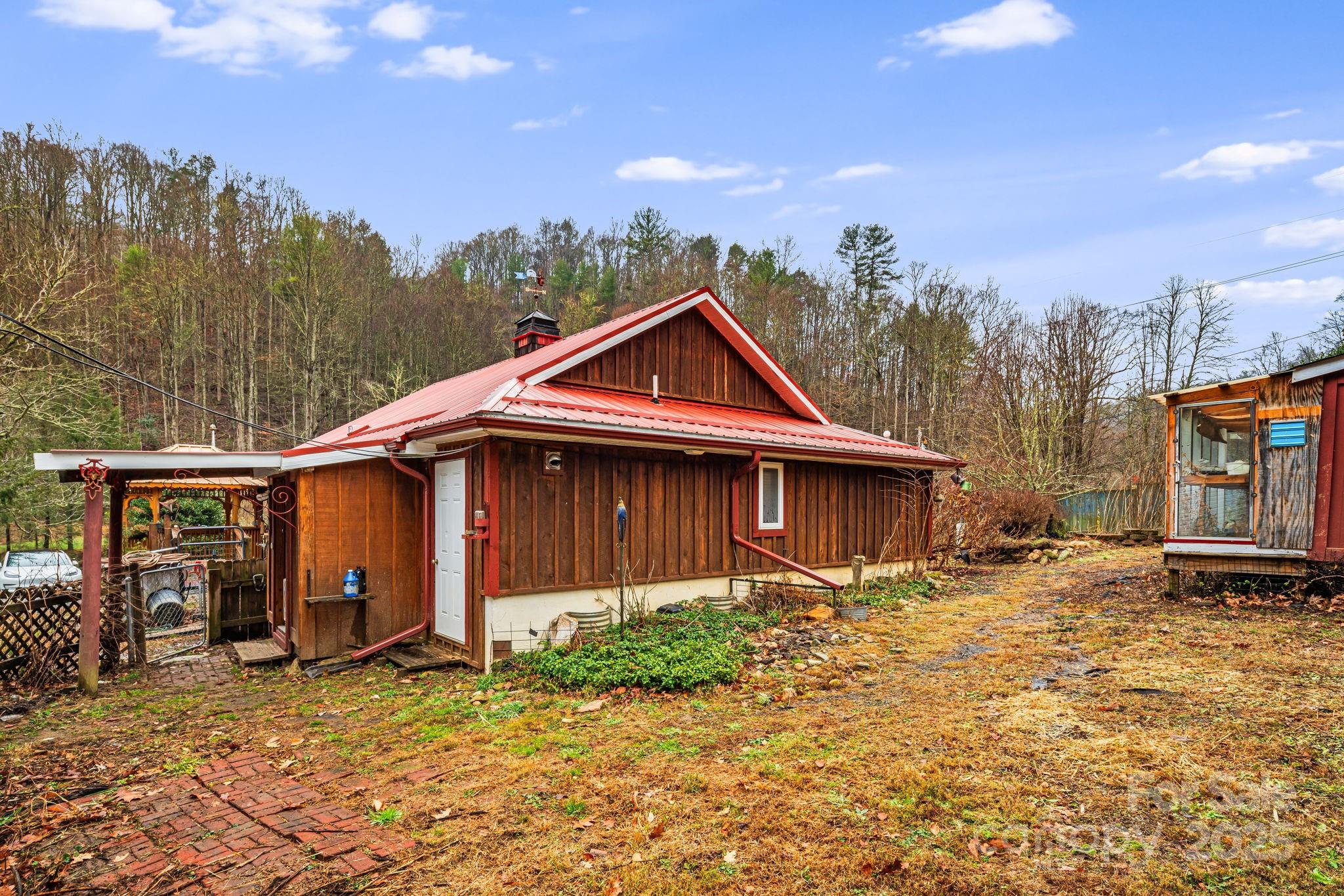 814 Little Creek Road Burnsville NC 28714