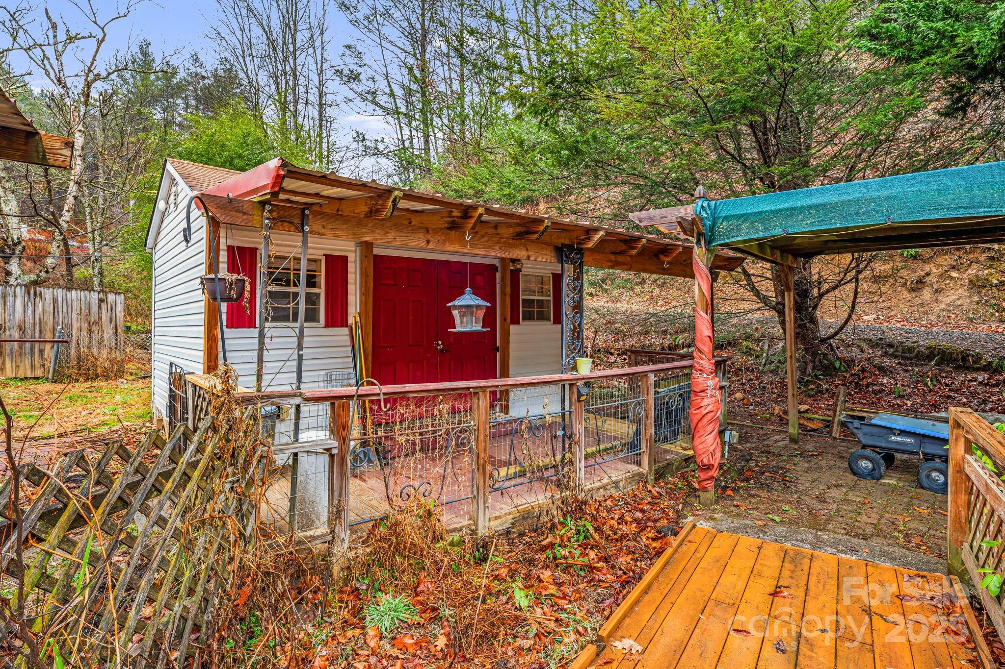 814 Little Creek Road Burnsville NC 28714