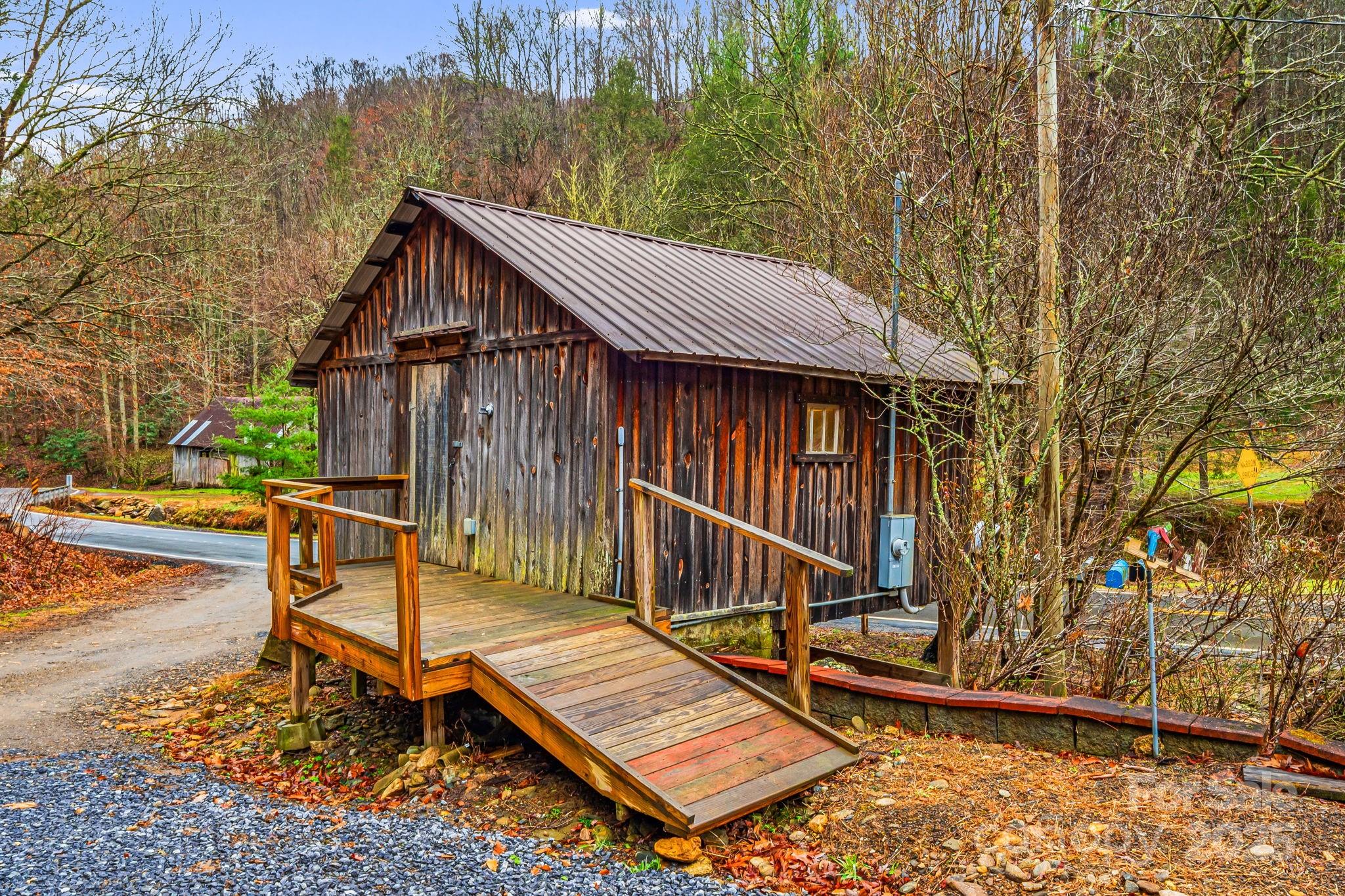 814 Little Creek Road Burnsville NC 28714