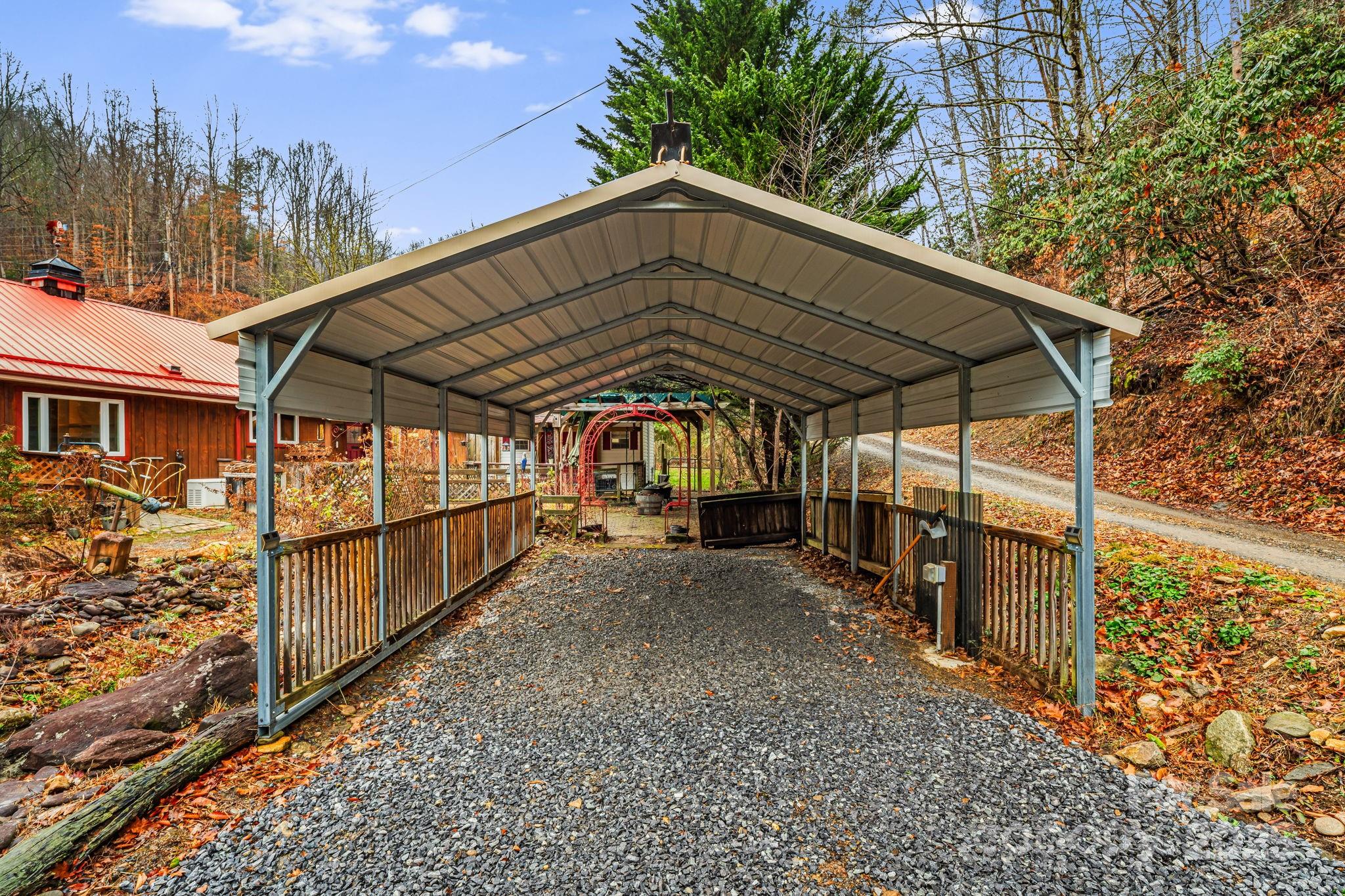 814 Little Creek Road Burnsville NC 28714