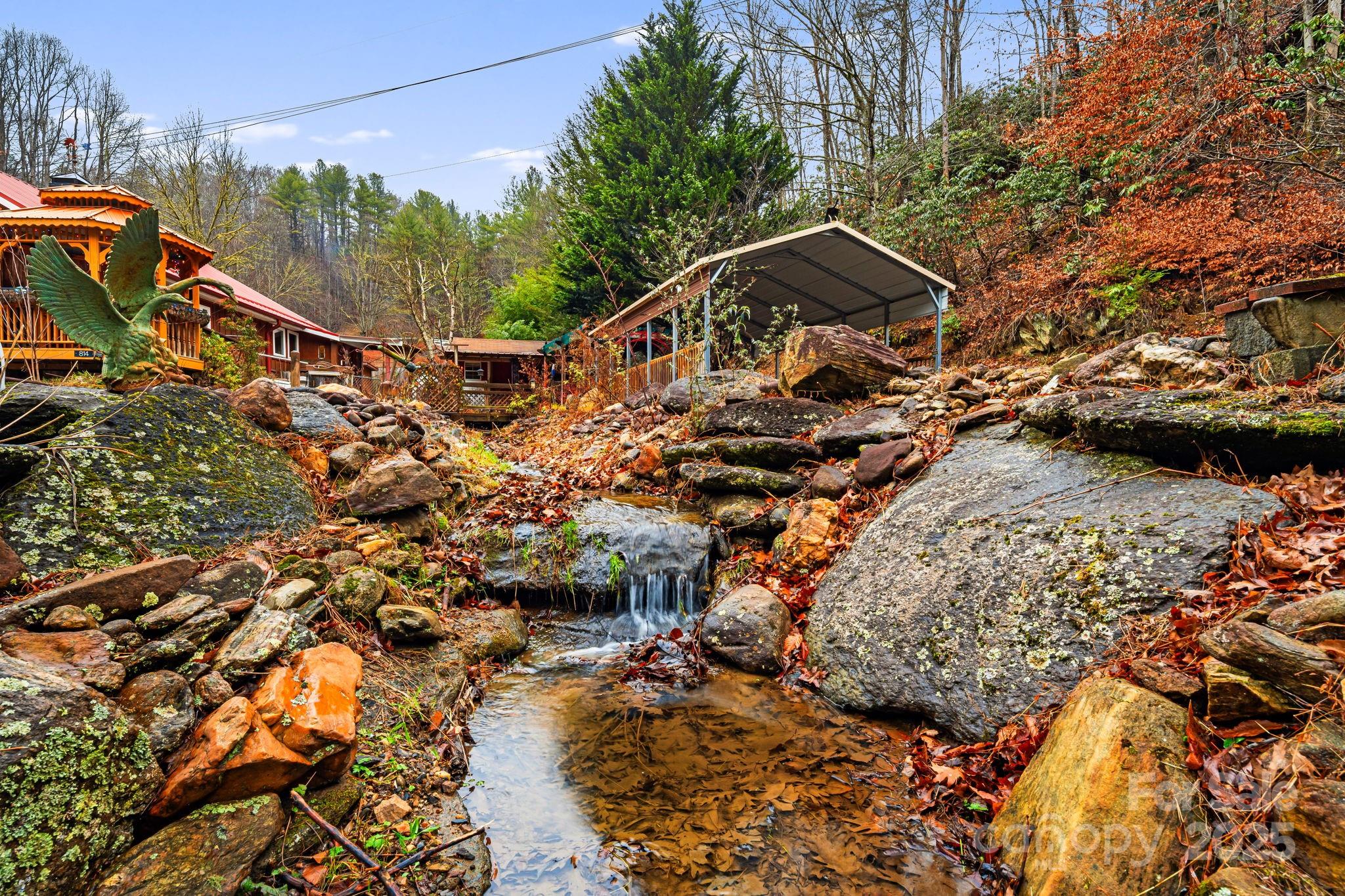 814 Little Creek Road Burnsville NC 28714