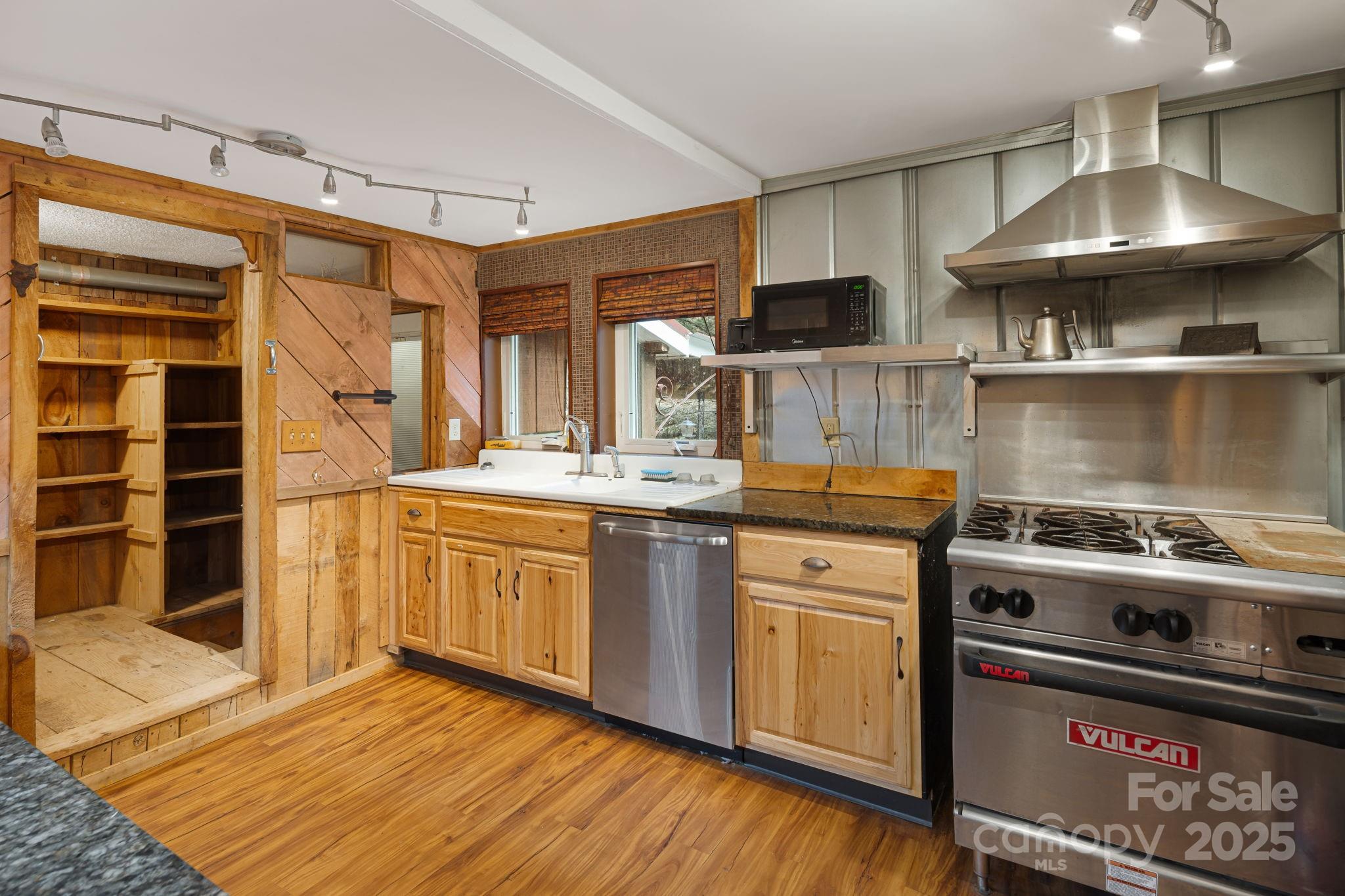 814 Little Creek Road Burnsville NC 28714