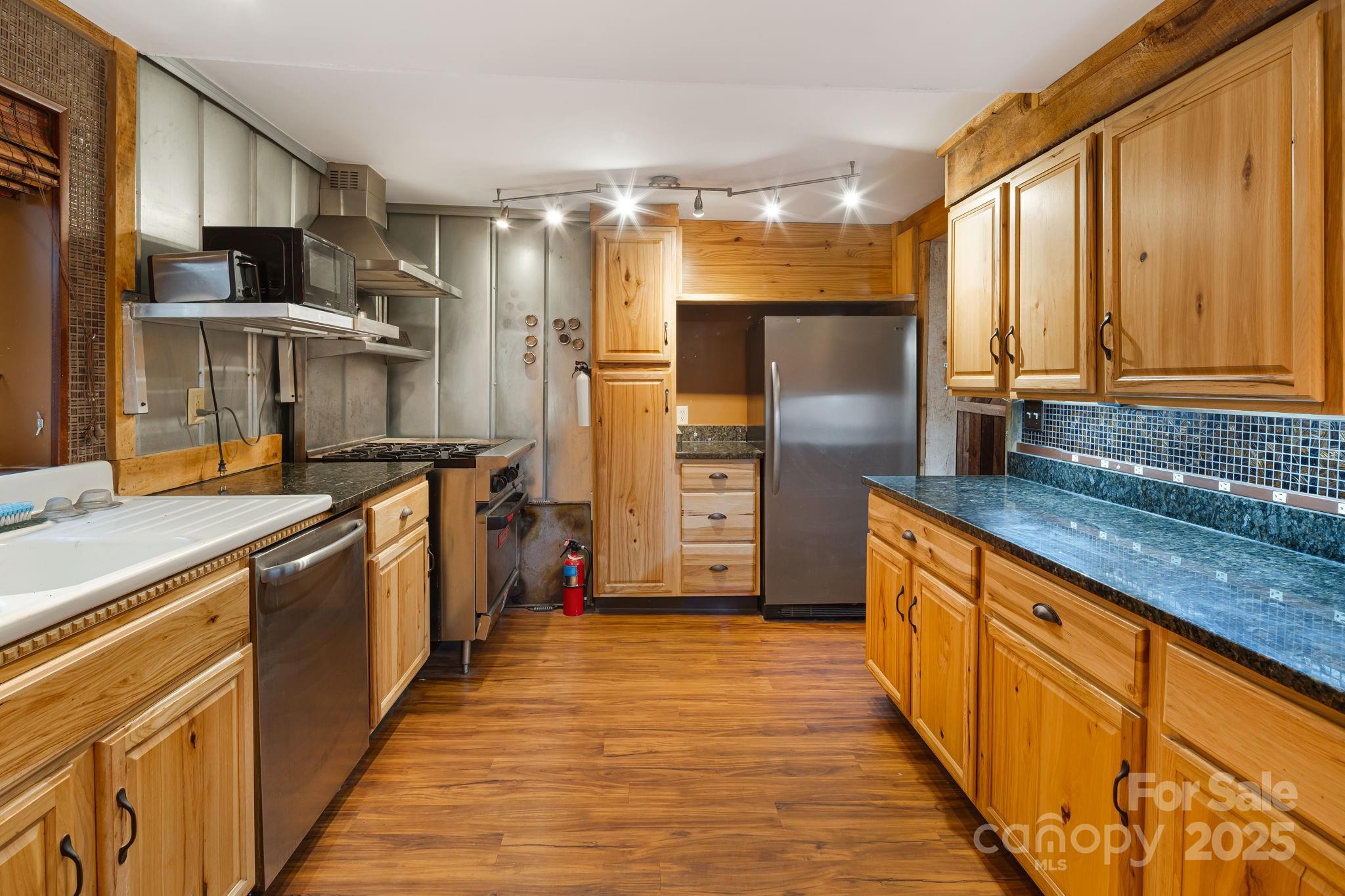 814 Little Creek Road Burnsville NC 28714