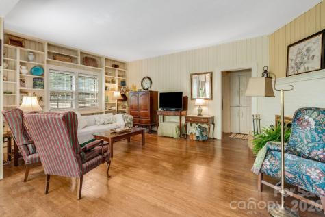 121 Ohara Circle Hendersonville NC 28739