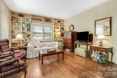 121 Ohara Circle Hendersonville NC 28739
