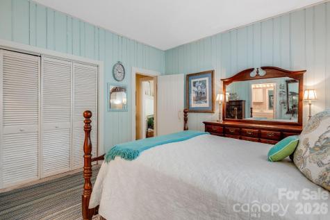 121 Ohara Circle Hendersonville NC 28739