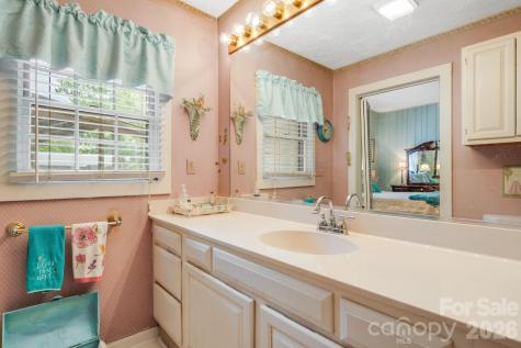 121 Ohara Circle Hendersonville NC 28739