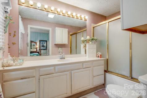 121 Ohara Circle Hendersonville NC 28739