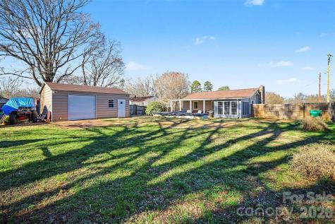 410 E Indiana Avenue Bessemer City NC 28016