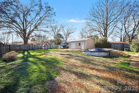 410 E Indiana Avenue Bessemer City NC 28016