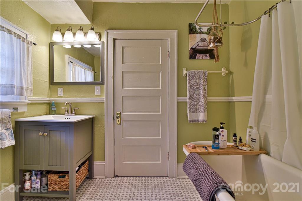 16 Mount Clare Avenue Asheville NC 28801