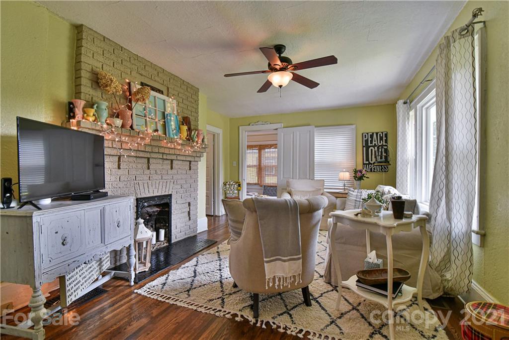 16 Mount Clare Avenue Asheville NC 28801