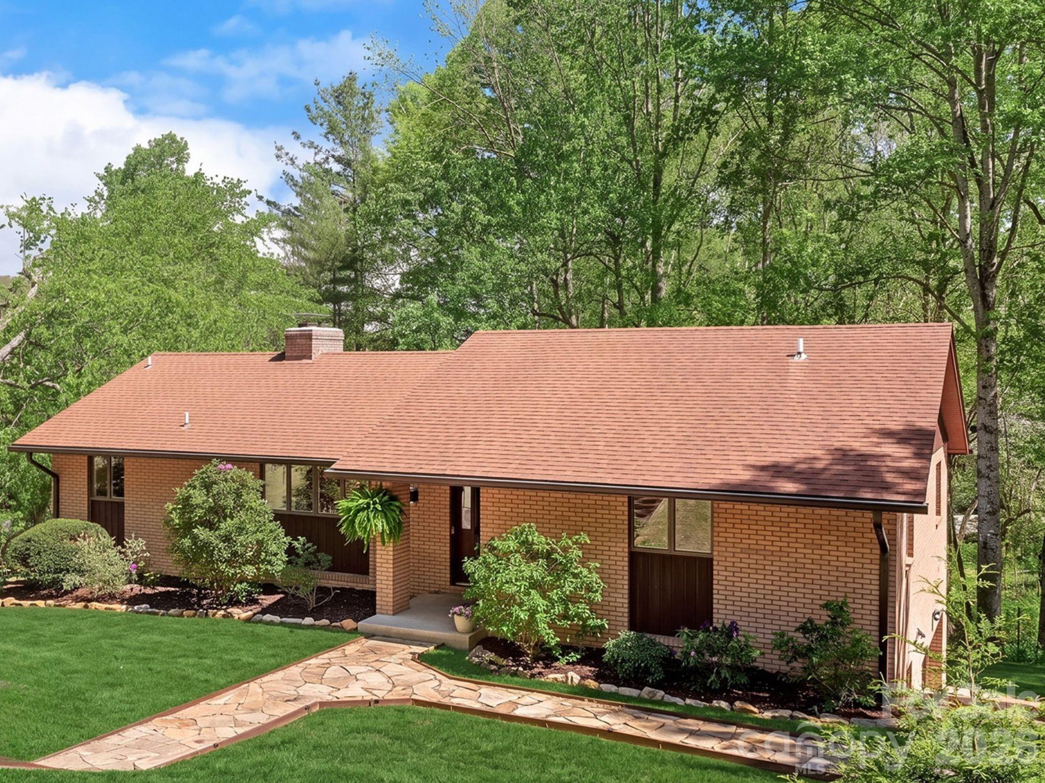 52 Mark Twain Road Asheville NC 28805