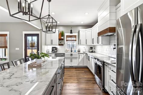 115 Pondview Drive Nebo NC 28761