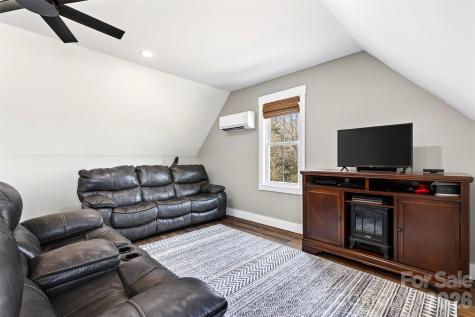 115 Pondview Drive Nebo NC 28761
