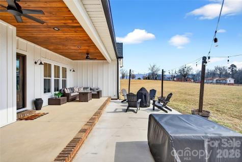 115 Pondview Drive Nebo NC 28761