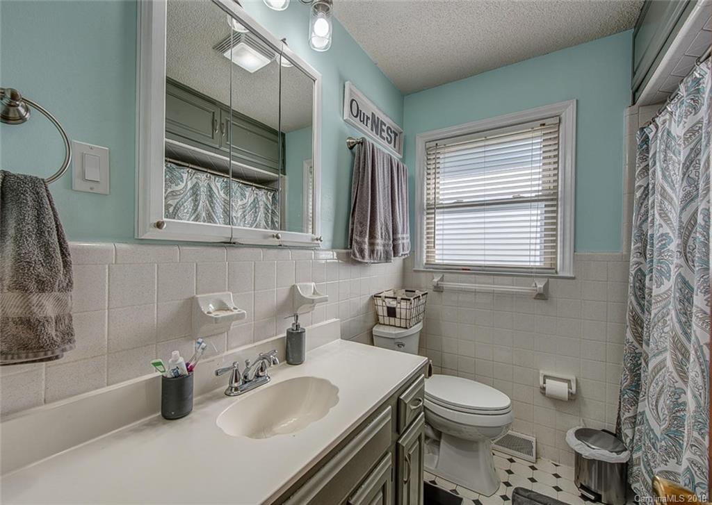 210 W Nims Avenue Mount Holly NC 28120