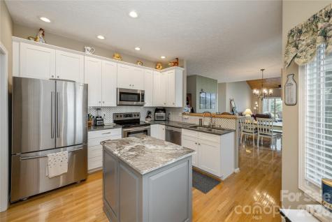2115 Cumming Woods Court Hendersonville NC 28739