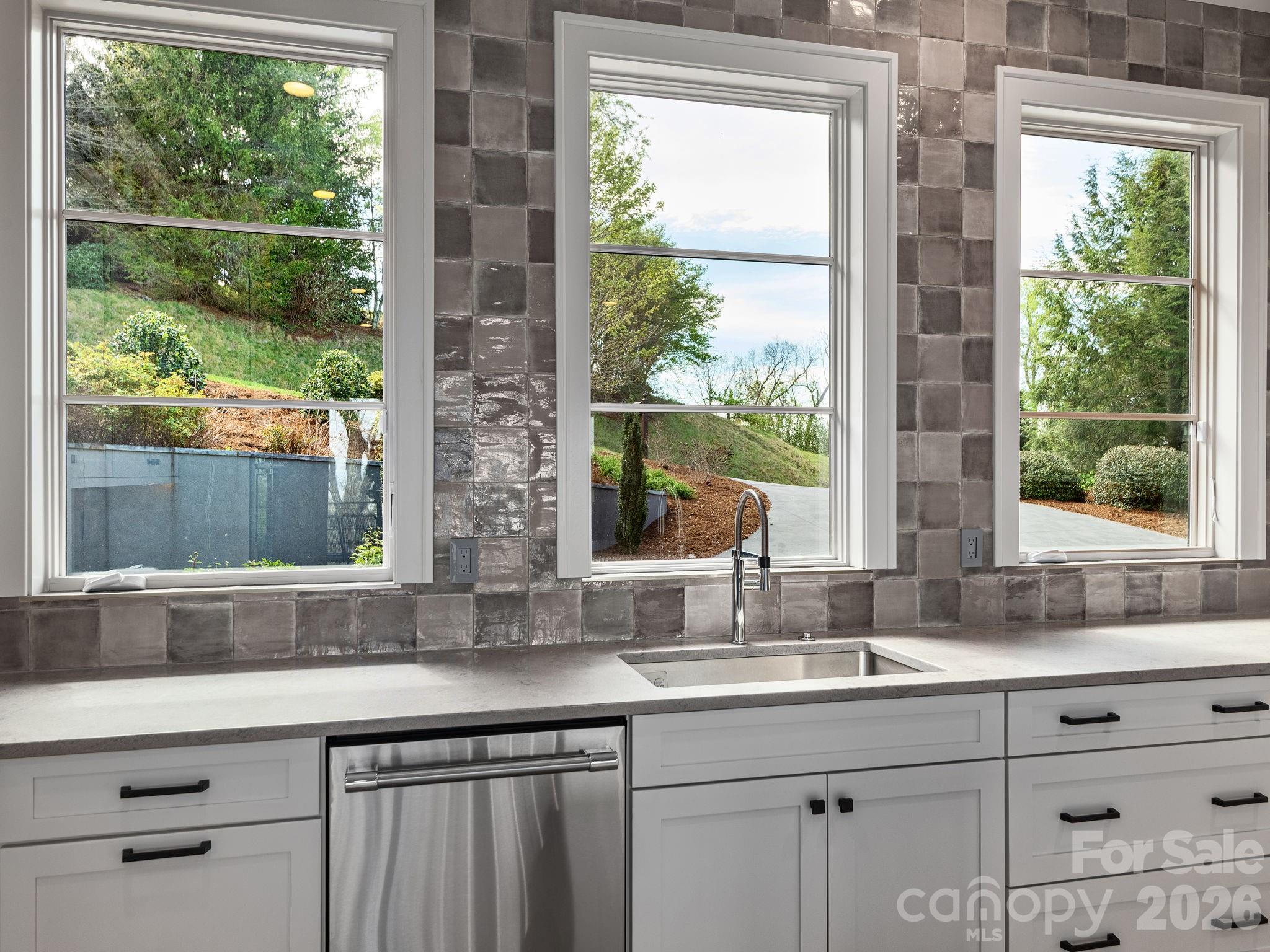 642 Altamont View Asheville NC 28804