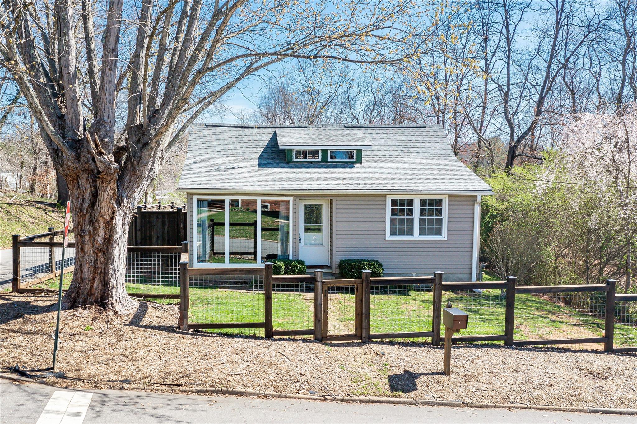 156 Michigan Avenue Asheville NC 28806