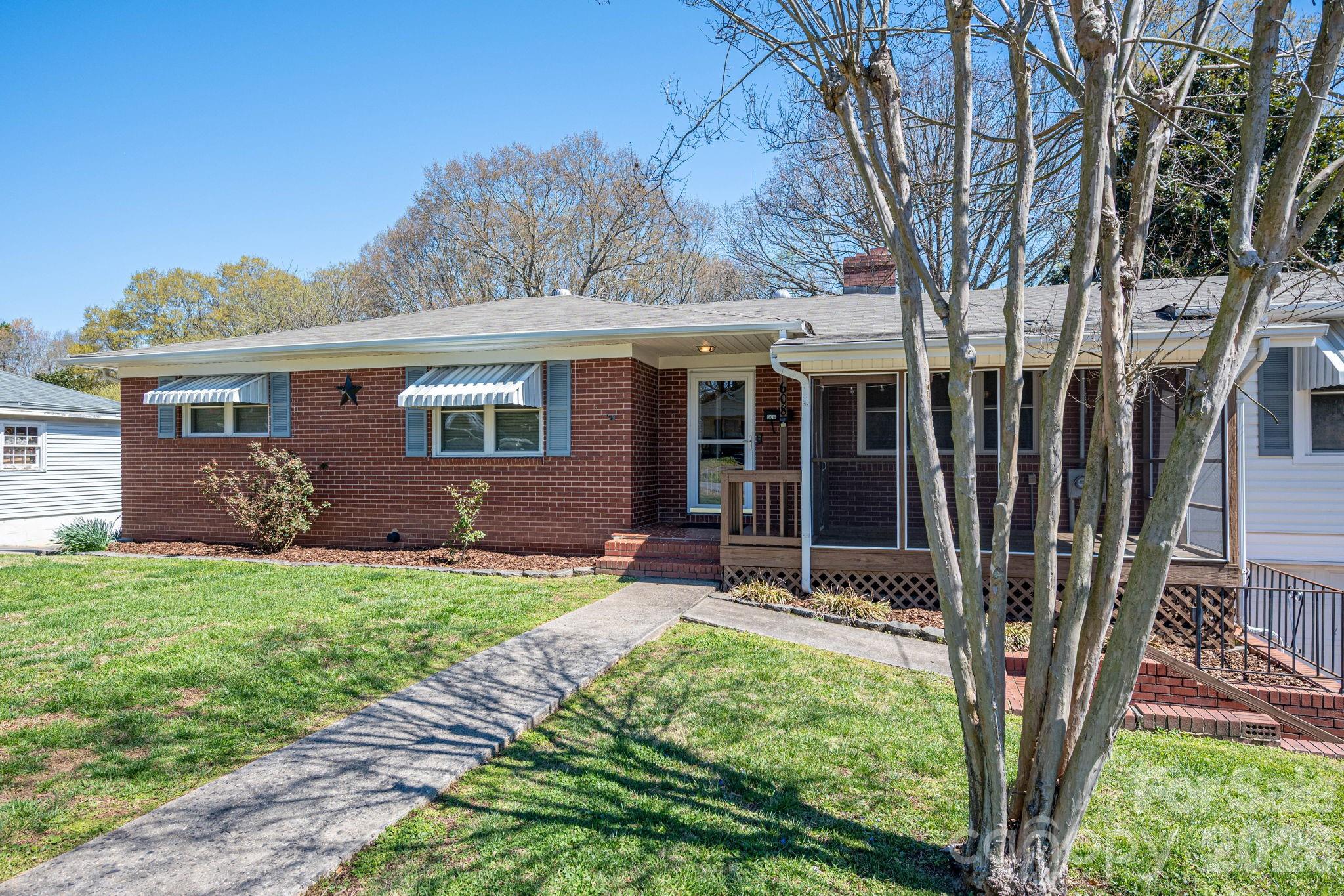 608 N State Street Lincolnton NC 28092