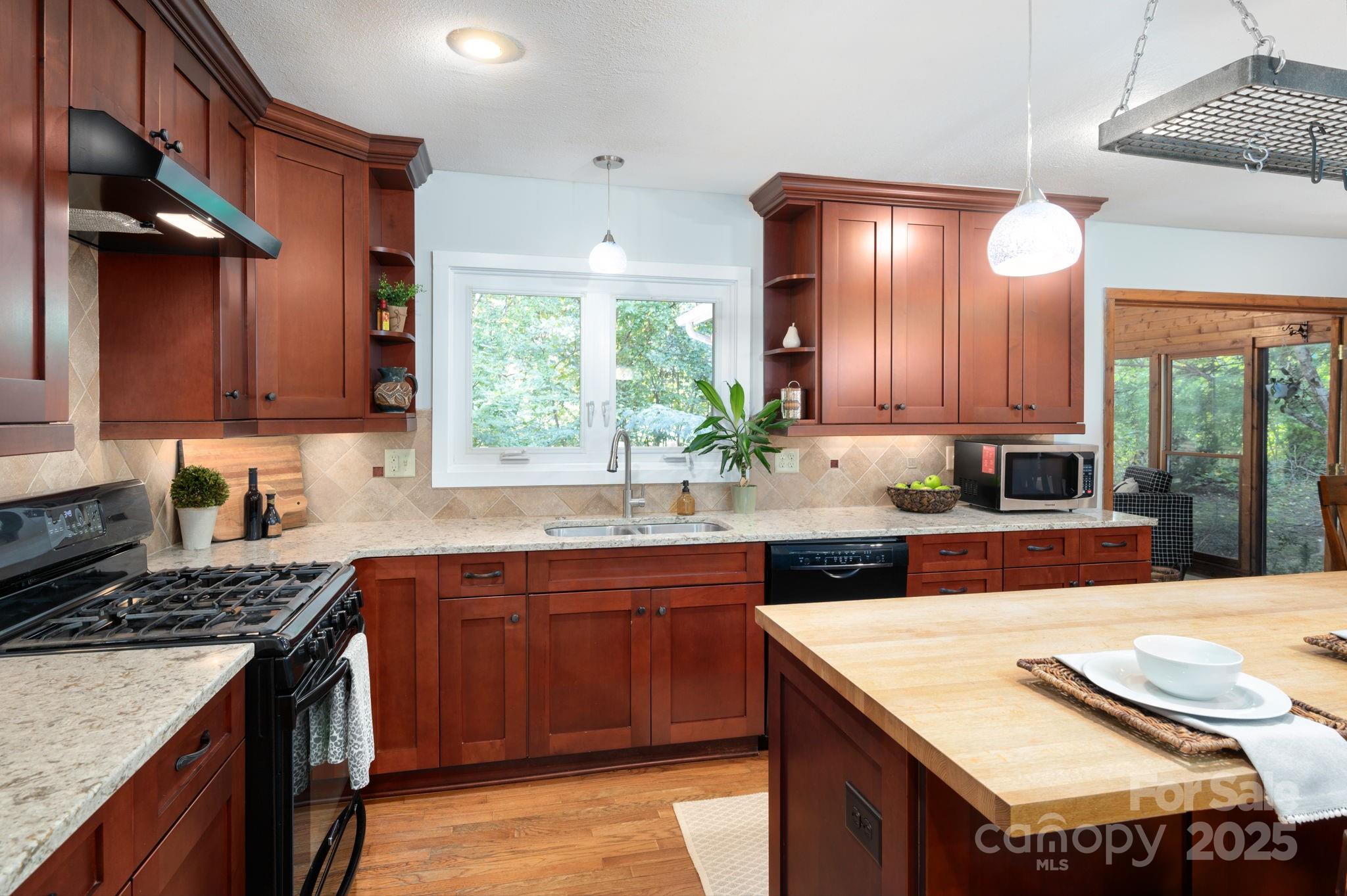 16 Sunnycrest Drive Asheville NC 28805