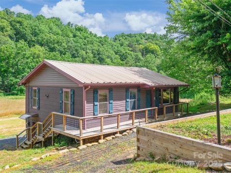 1767 N 226 Highway Bakersville NC 28705