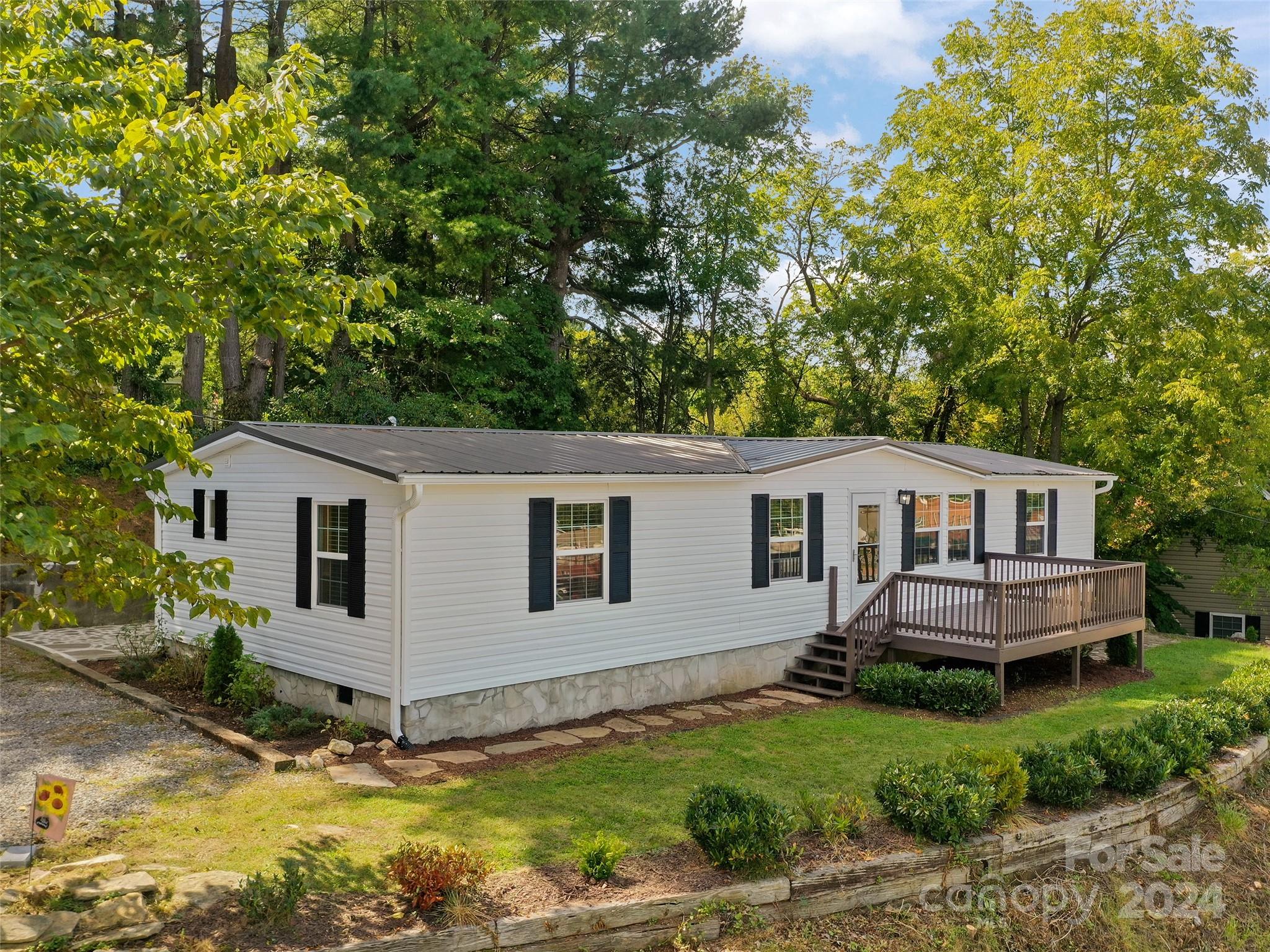 18 Brookside Street Clyde NC 28721