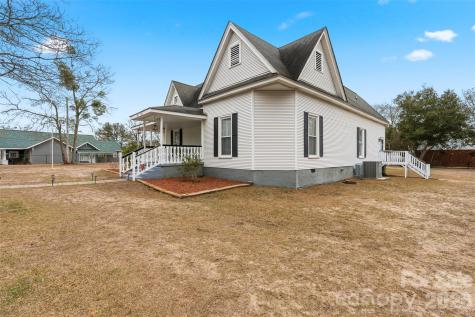 207 Oak Avenue Hamlet NC 28345