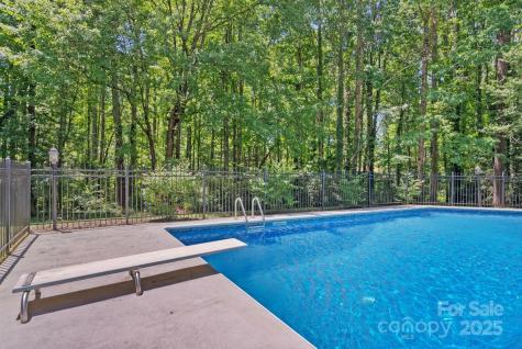 41 Glen Cove Road Arden NC 28704