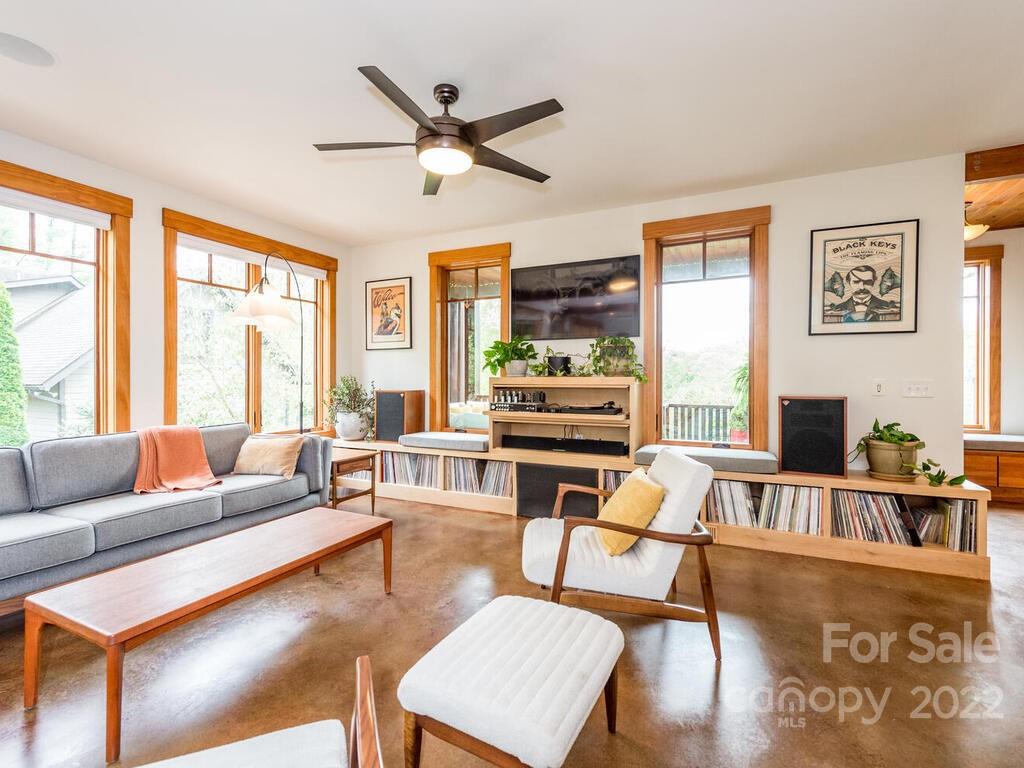 48 Beaverdam Knoll Road Asheville NC 28804