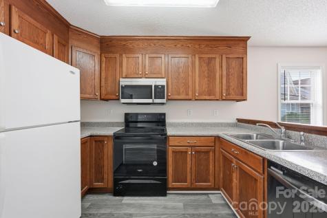 915 Barracuda Avenue Statesville NC 28677