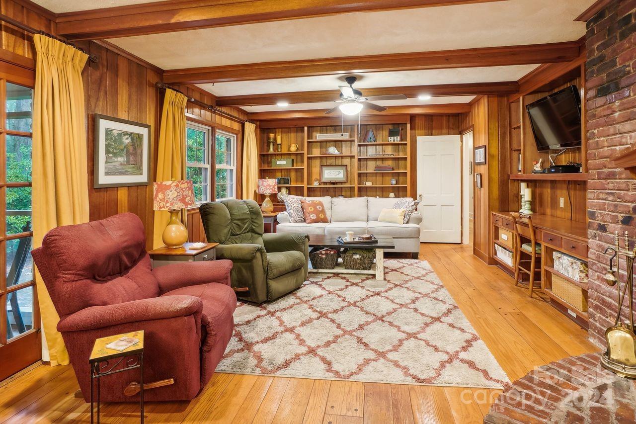 4235 Kingswood Road Charlotte NC 28226