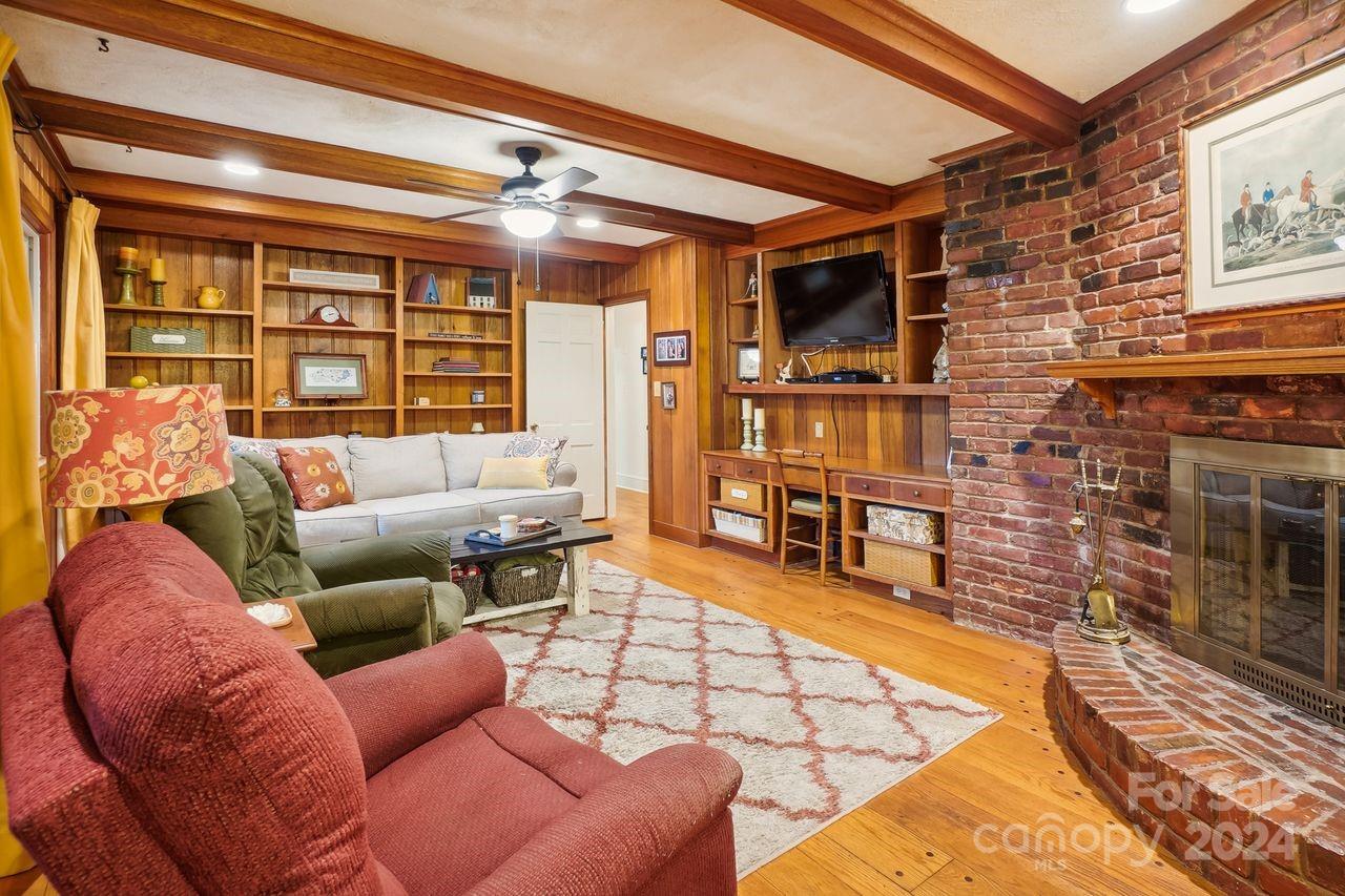 4235 Kingswood Road Charlotte NC 28226