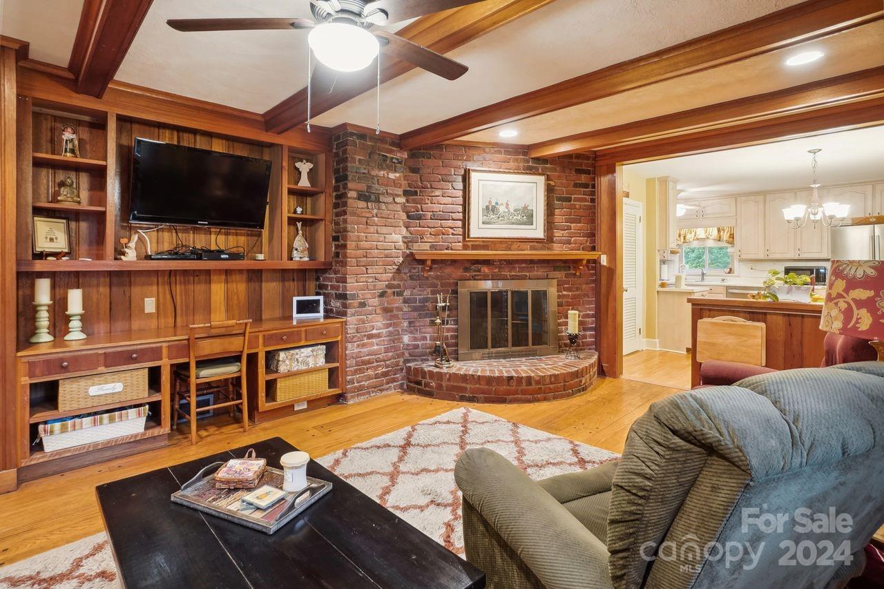 4235 Kingswood Road Charlotte NC 28226