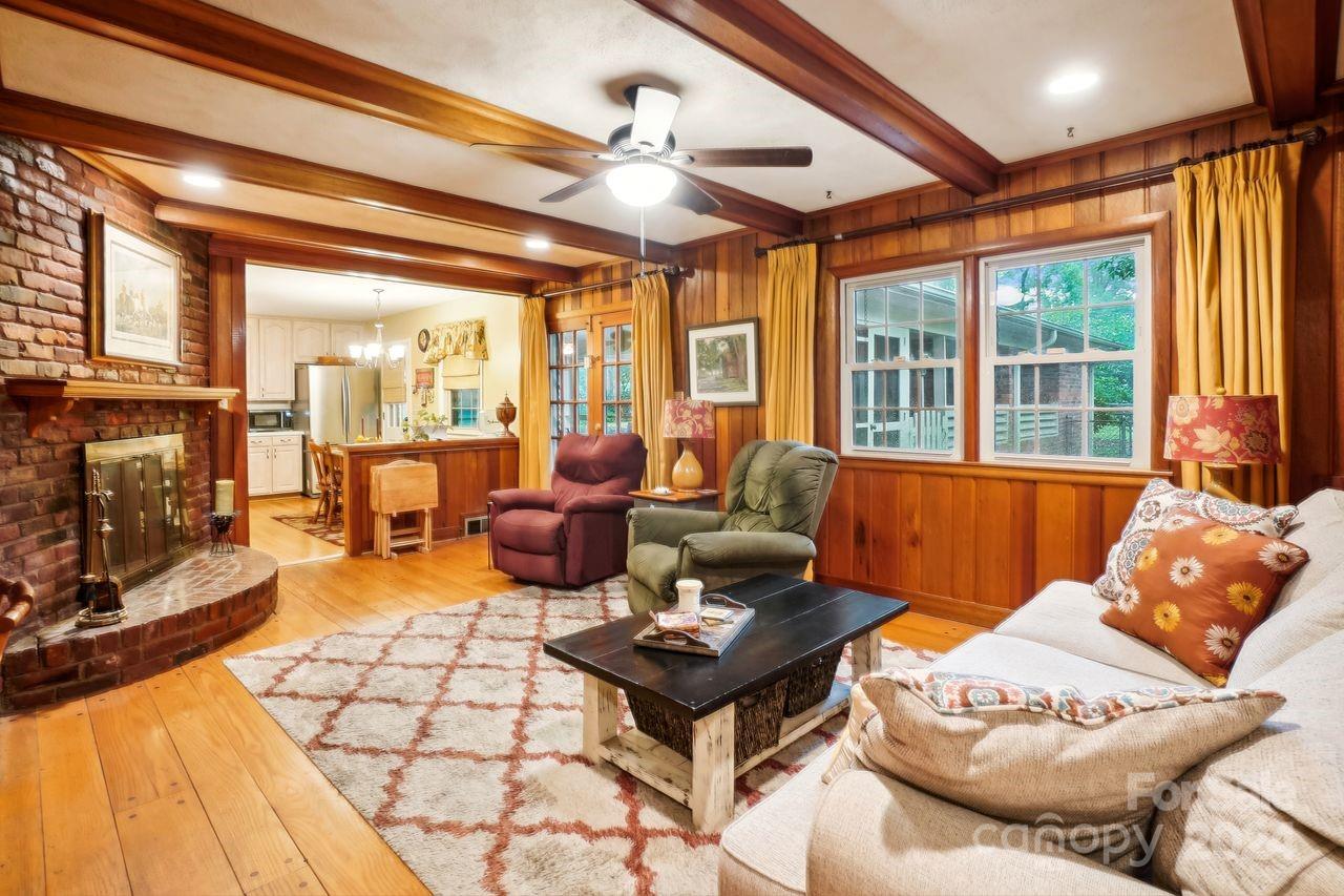4235 Kingswood Road Charlotte NC 28226