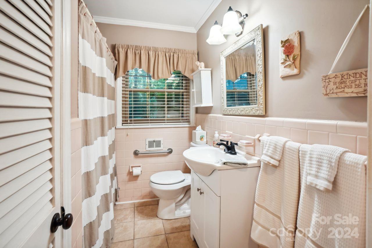 4235 Kingswood Road Charlotte NC 28226