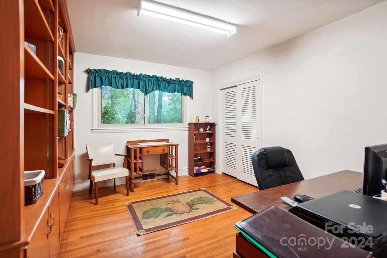 4235 Kingswood Road Charlotte NC 28226